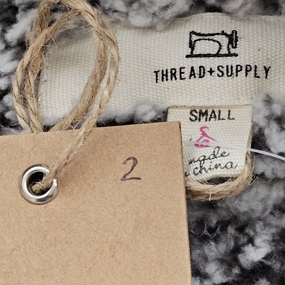 THREAD & SUPPLY Sherpa Vest Womens Small - Picture 3 of 4